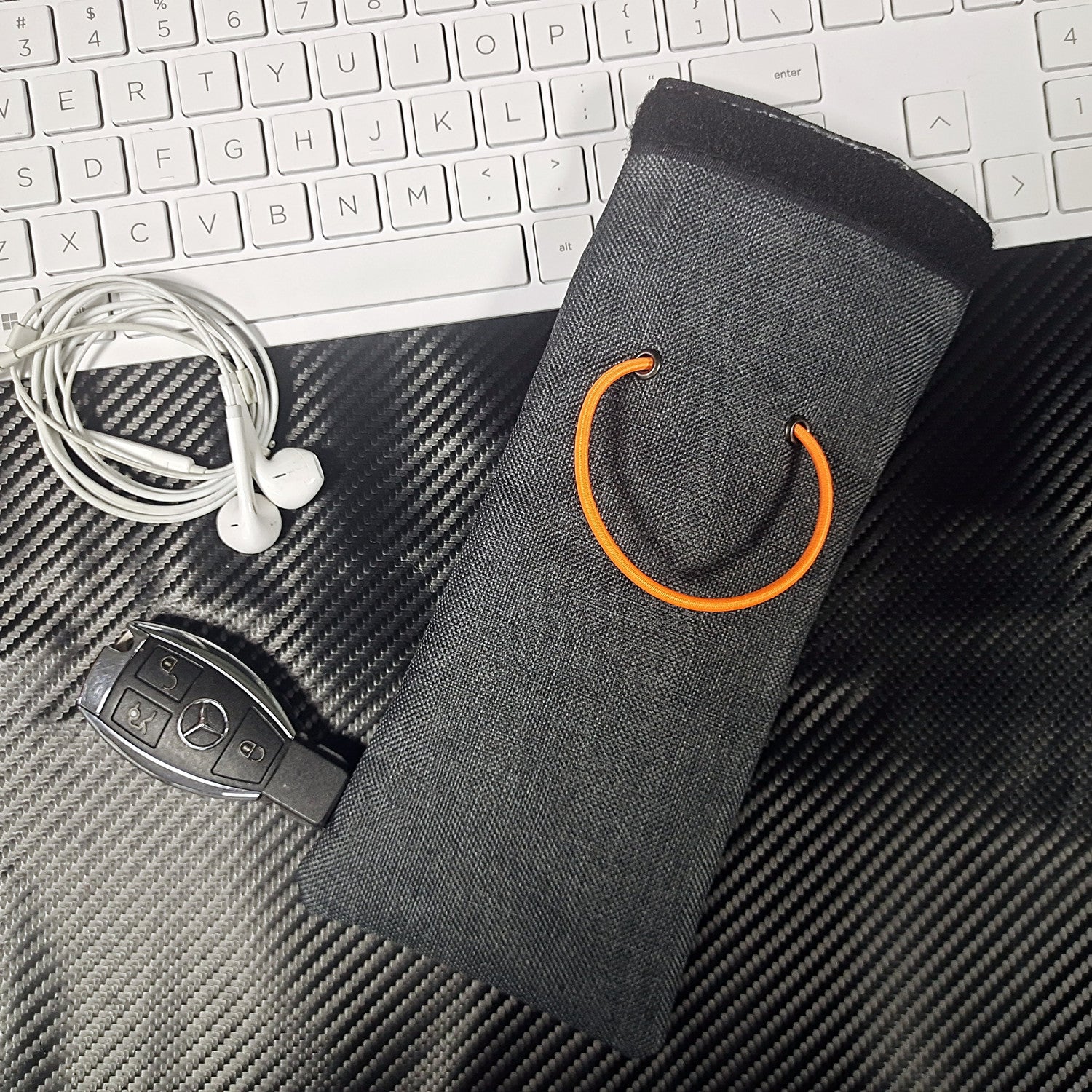 Cell phone signal shielding bag