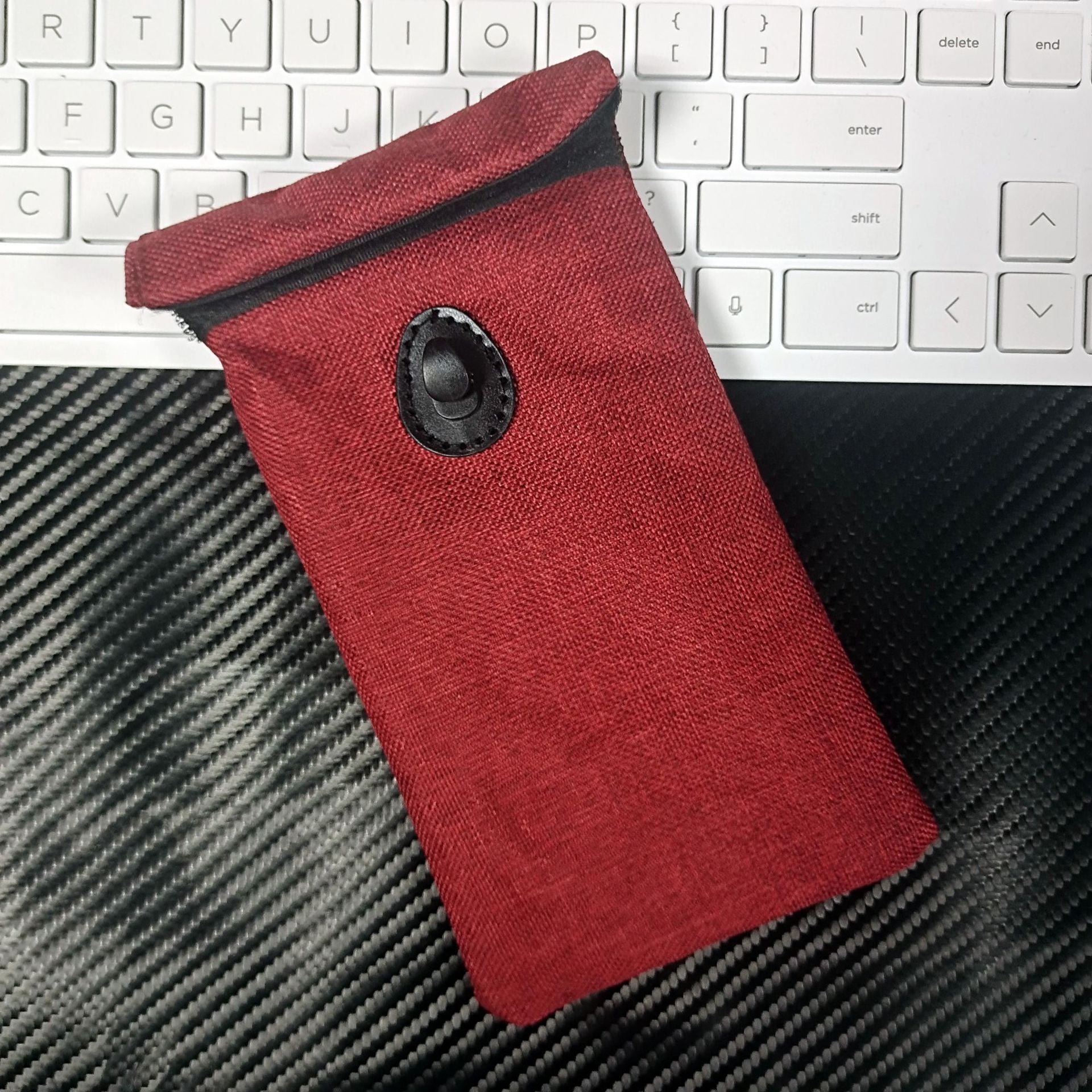Cell phone signal shielding bag